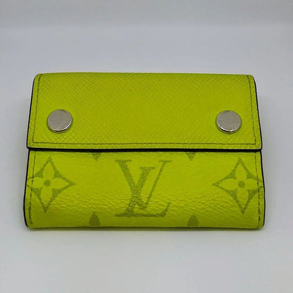 Louis Vuitton Wallet Trifold Wallet Taiga Llama Discovery Compact M67629