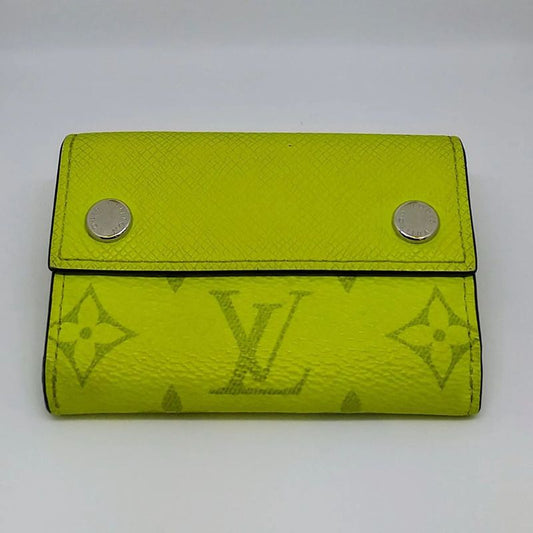 Louis Vuitton Wallet Trifold Wallet Taiga Llama Discovery Compact M67629