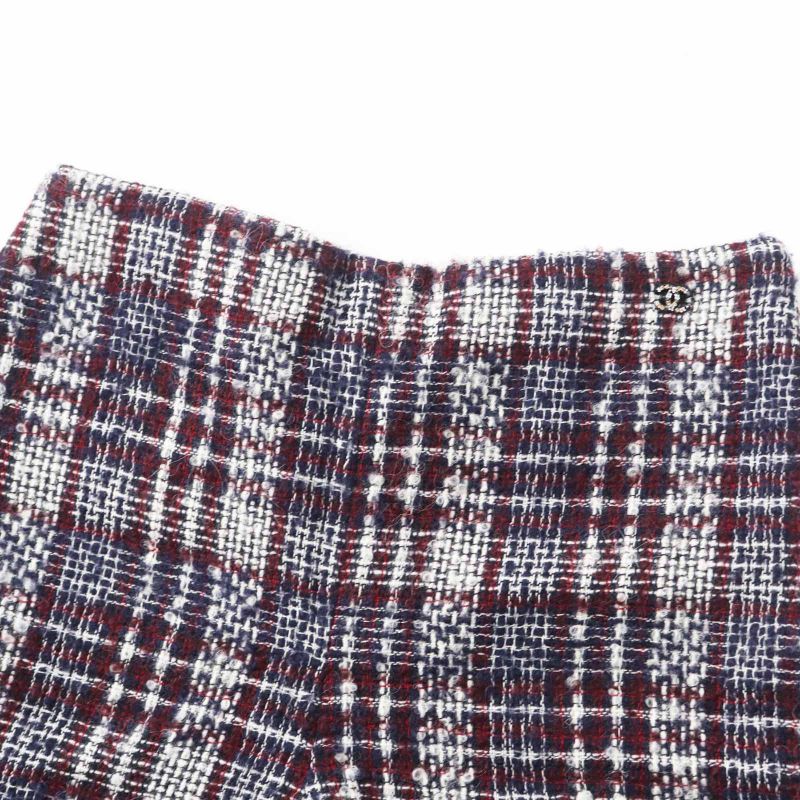 CHANEL 22AW P73601 Tweed Shorts With Rhinestone Coco Mark Navy Bordeaux White