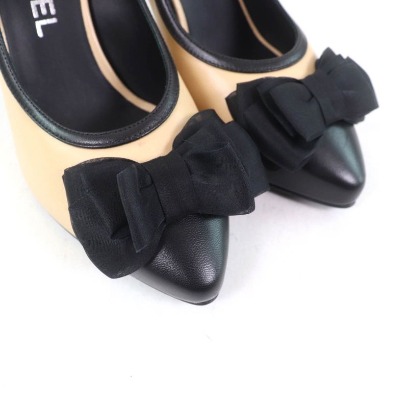 CHANEL 17P G32397 Ribbon Design With Coco Mark Hardware Bicolor Leather Pumps