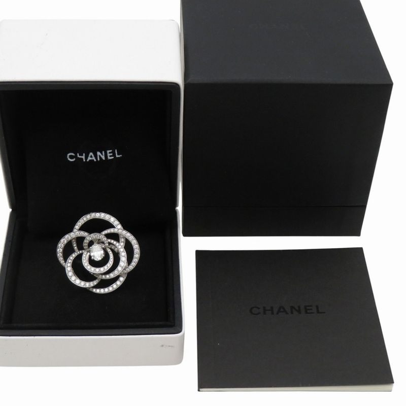 Chanel Camellia Oval Diamond 08ct / 140 Diamonds 181ct Diamond #51 18K White