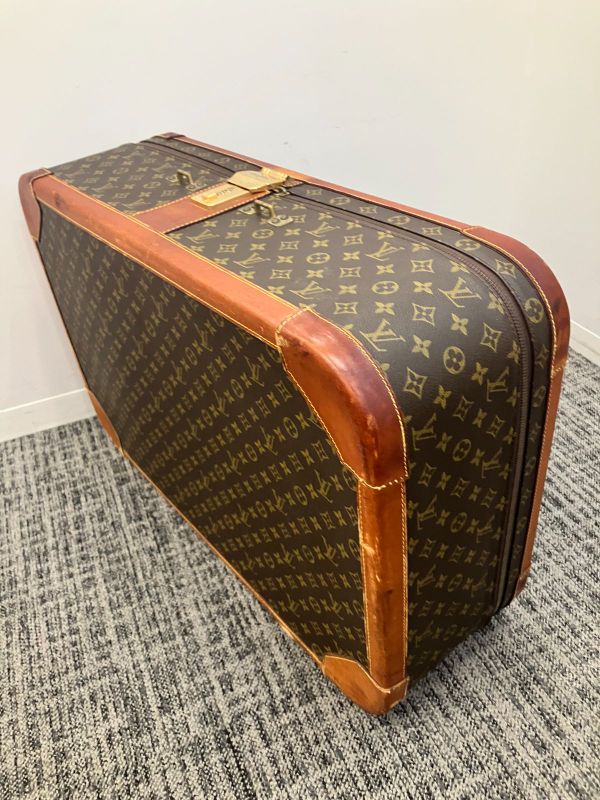 Louis Vuitton Stratos Monogram Vintage Trunk : Y0944