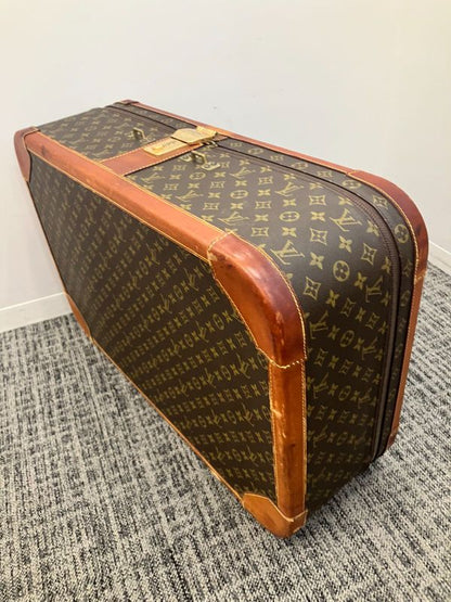 Louis Vuitton Stratos Monogram Vintage Trunk : Y0944