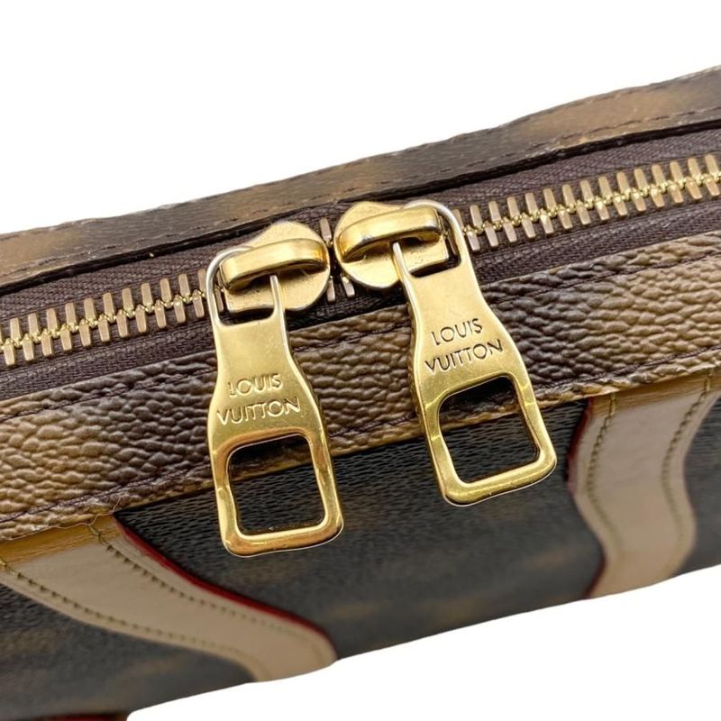 Louis Vuitton Shoulder Bag Soft Trunk M81580 Bruery Monogram Louis Vuitton