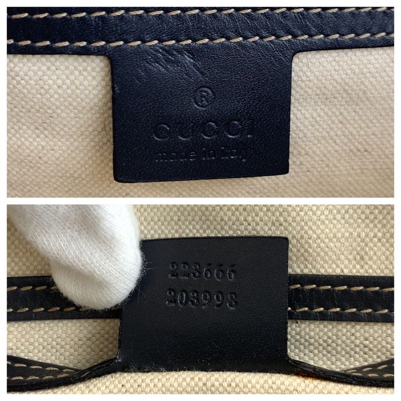 Gucci Gray Navy Silver Hardware GG Supreme Canvas 223666 Shoulder Bag Pochette