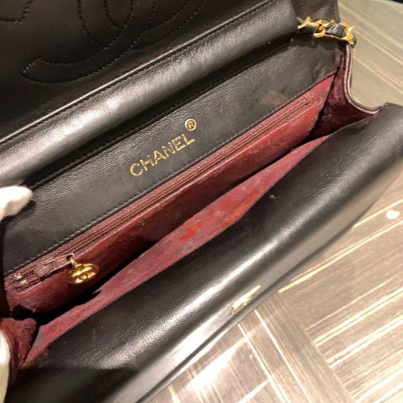 ◎ Authentic Chanel Half Moon Shoulder Bag Lambskin Black