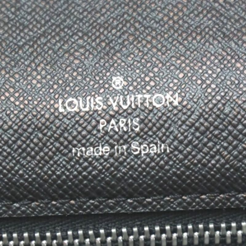 Louis Vuitton M30782 Taiga Clutch Bag Serenga Clutch Bag Louis Vuitton Black
