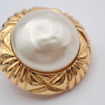Chanel Earrings Pearl Gold 61ka992
