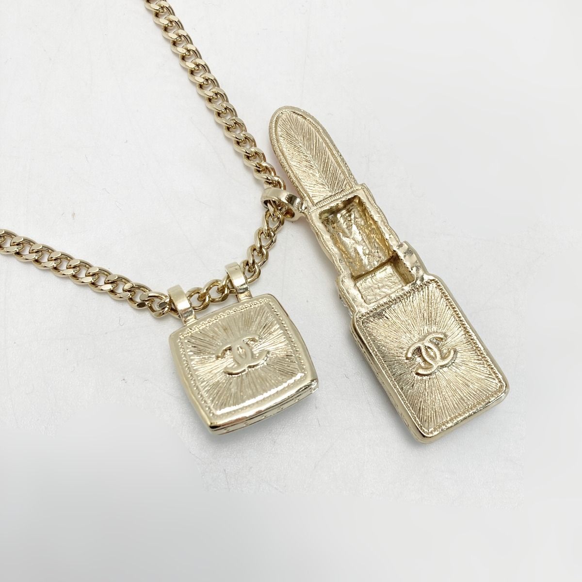 Chanel Cocomark Lip Charm Necklace A22/c Gold Metal Rhinestone Long Necklace