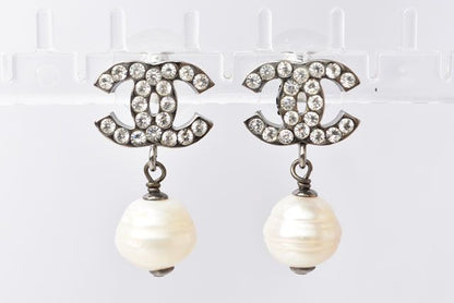 Chanel Earrings CC Motif Coco Mark Swing Pearl Silver White 230604