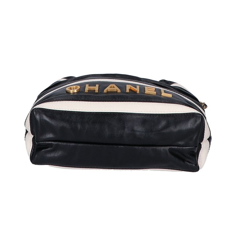 Chanel Beautiful Chanel 22 Mini Shiny Calf Hand