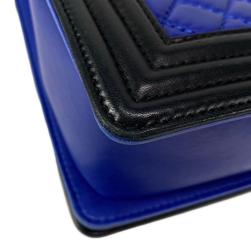 Chanel Shoulder Bag Boy Chanel / Matelasse Blue And Black Chain Shoulder /