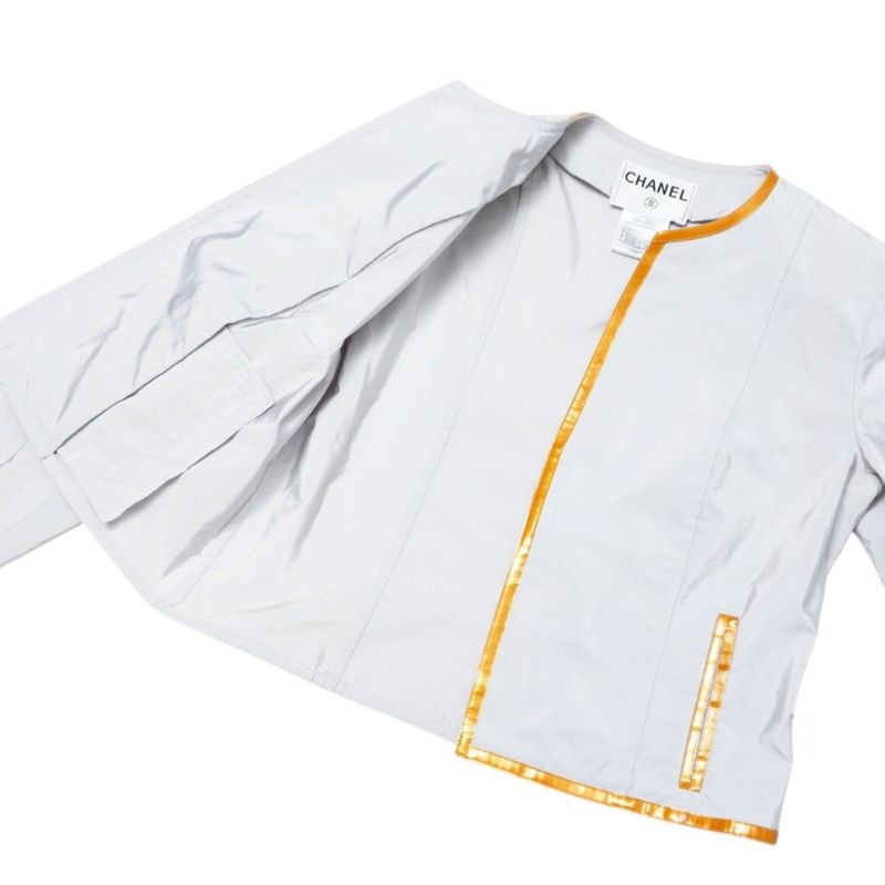 Chanel Collarless Jacket Size 40 00T Buttonless Piping Logo Metal Lightweight