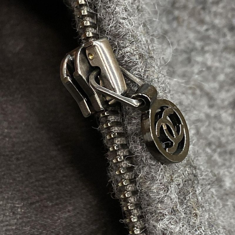 Chanel Coat Size 42 L Women - P09457 Gray Long Sleeves/fur/zip Up/fall/winter
