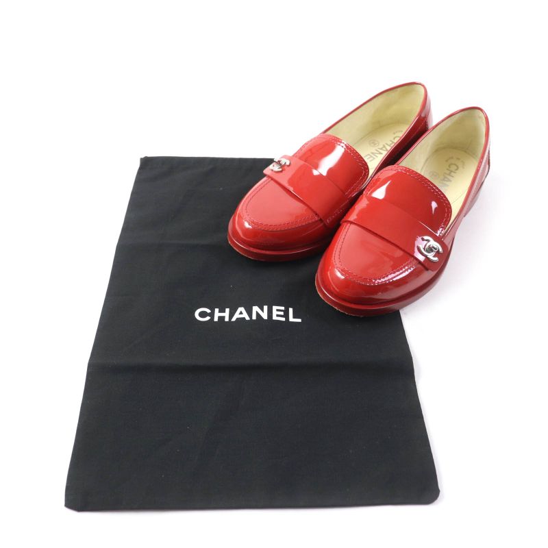 CHANEL G30708 Round Toe Patent Leather Loafers With Coco Mark Hardware Red