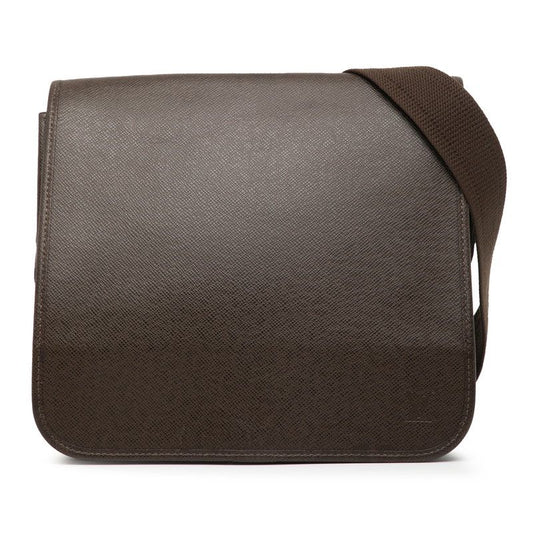 Louis Vuitton Taiga Andrei Crossbody Shoulder Bag M32488 Grizzly Brown Leather