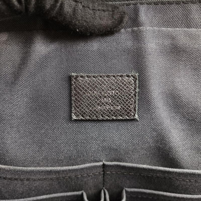 Louis Vuitton Porte Documents Business PM Black Taiga M32952fl3165