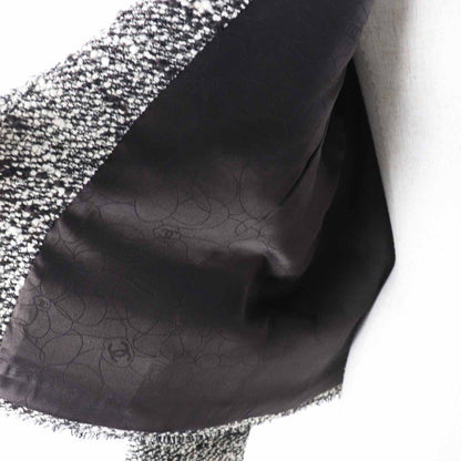 CHANEL Vintage P24398 04A Front Hook Cut-off Tweed Jacket With Ribbon And Coco
