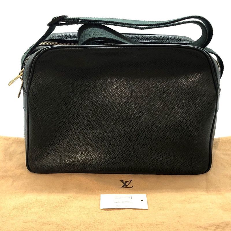 Louis Vuitton Taiga Reporter M30154 Shoulder Bag Green Men's Used 005626