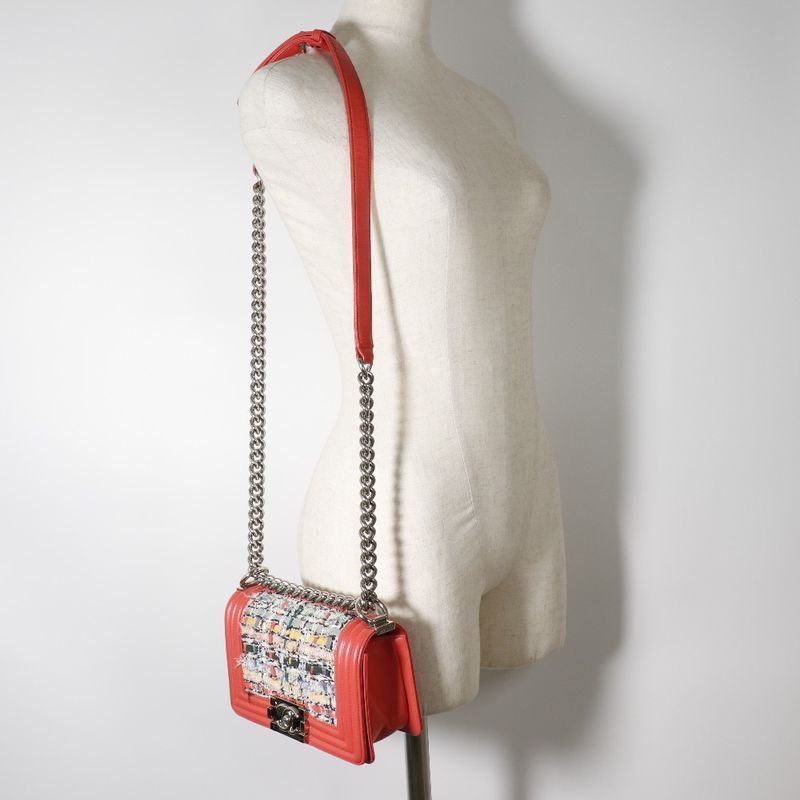 Chanel Boy Chanel Chain Shoulder Tweed And Calf Red Ladies Shoulder Bag