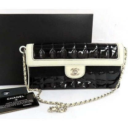 CHANEL Vintage Chocolate Bar Lambskin Patent Purse Bag Black Chain