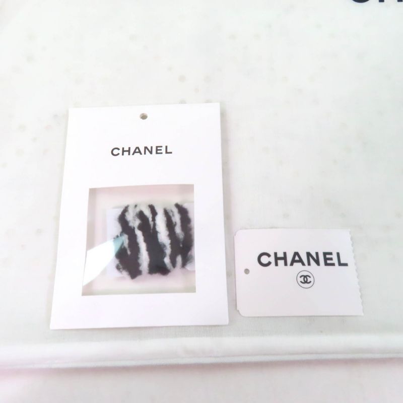 CHANEL P74369 Cashmere Silk Blend With Rhinestone Coco Mark Buttons Matelasse