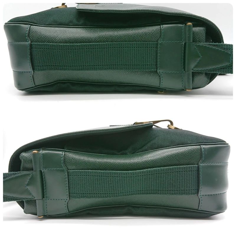Louis Vuitton Messenger Bag Taiga D'elsewhere Dark Green