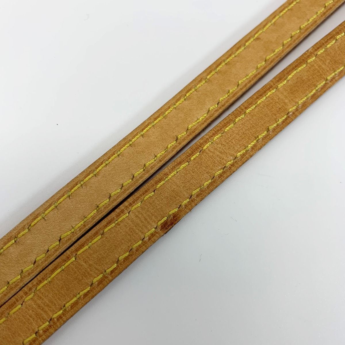 Louis Vuitton Leather Leather Beige 115cm (45.28in) Shoulder Strap Bag