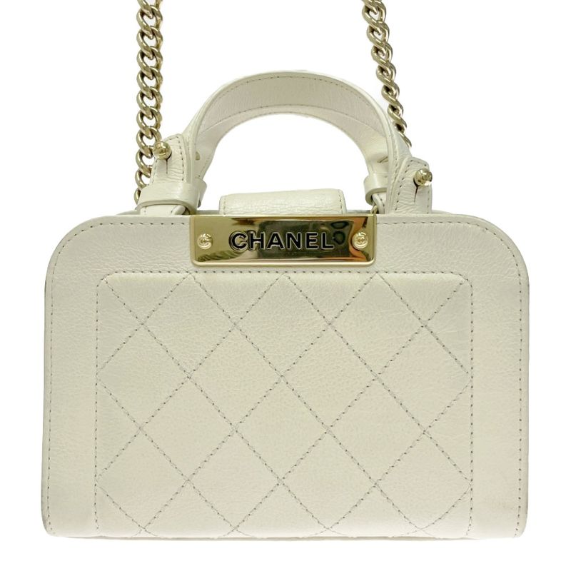 Chanel Matelasse Leather Click Label Shoulder Bag White 439887 Shoulder Bag