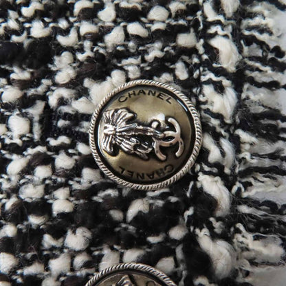 CHANEL Vintage P24398 04A Front Hook Cut-off Tweed Jacket With Ribbon And Coco