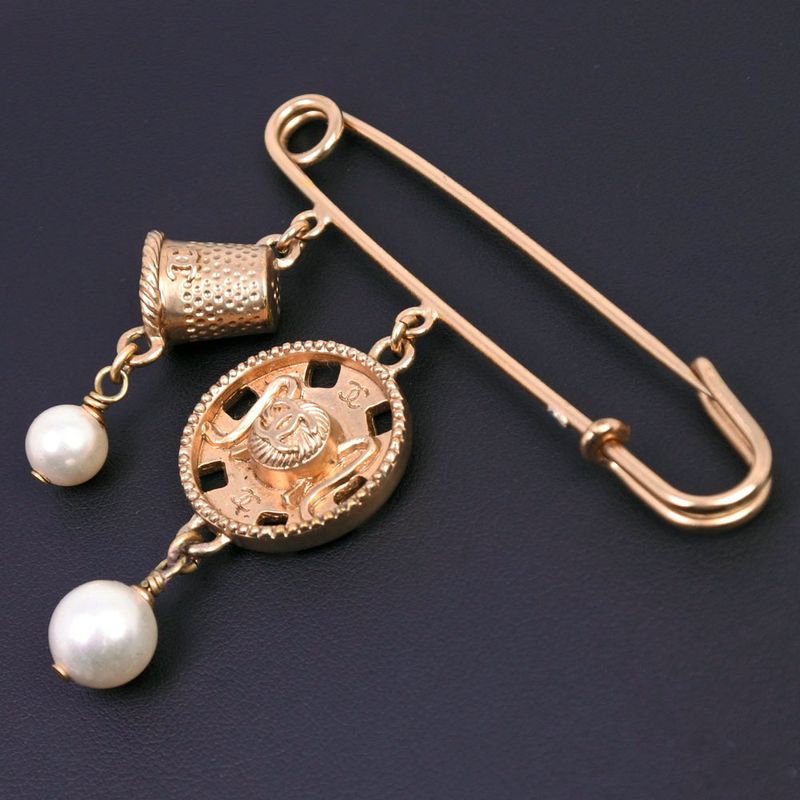 Chanel Coco Mark Gold Plated And Faux Pearl Ladies 18.4g Brooch