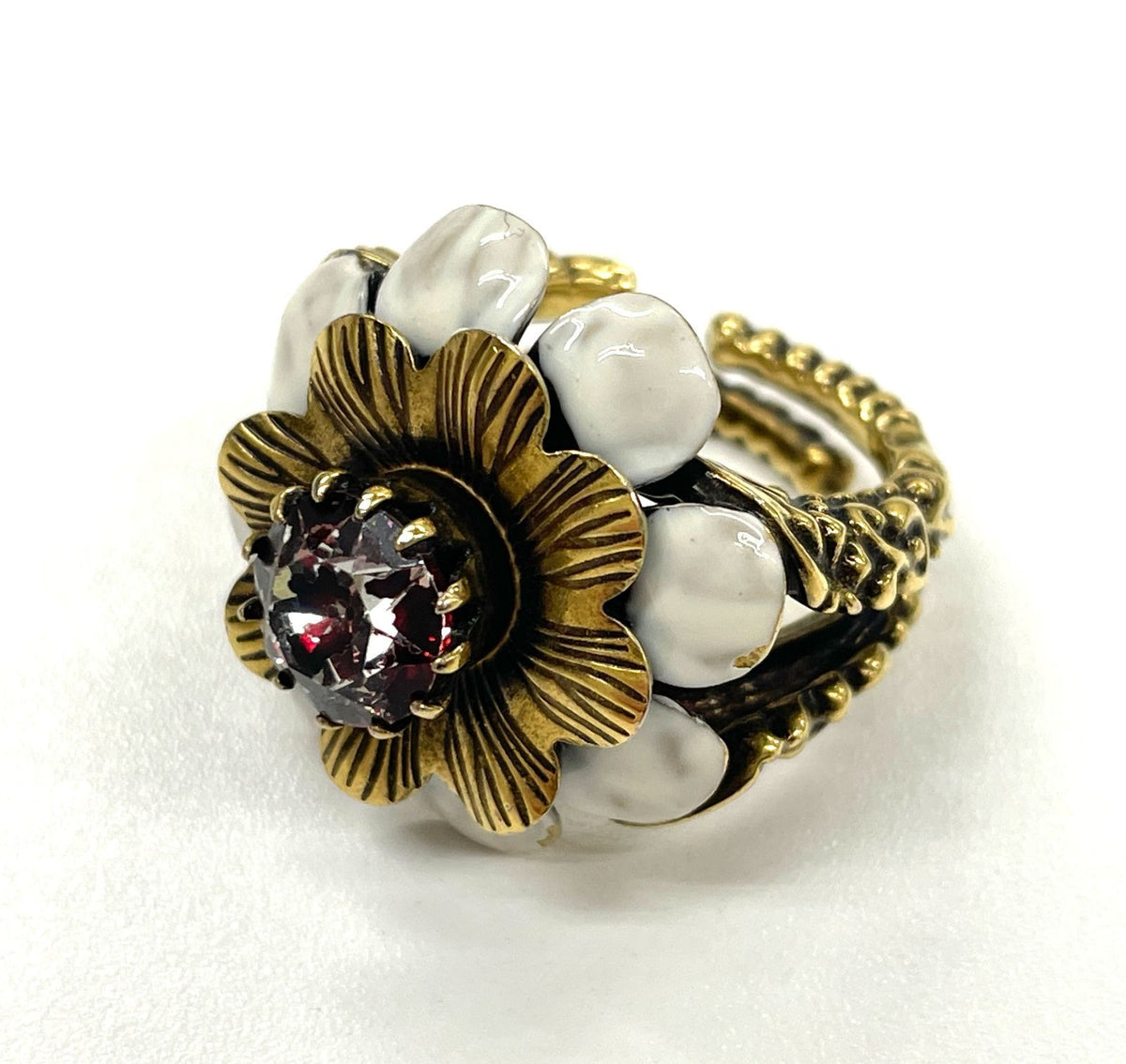 Gucci Flower Cocktail Ring S With Stones And GP White