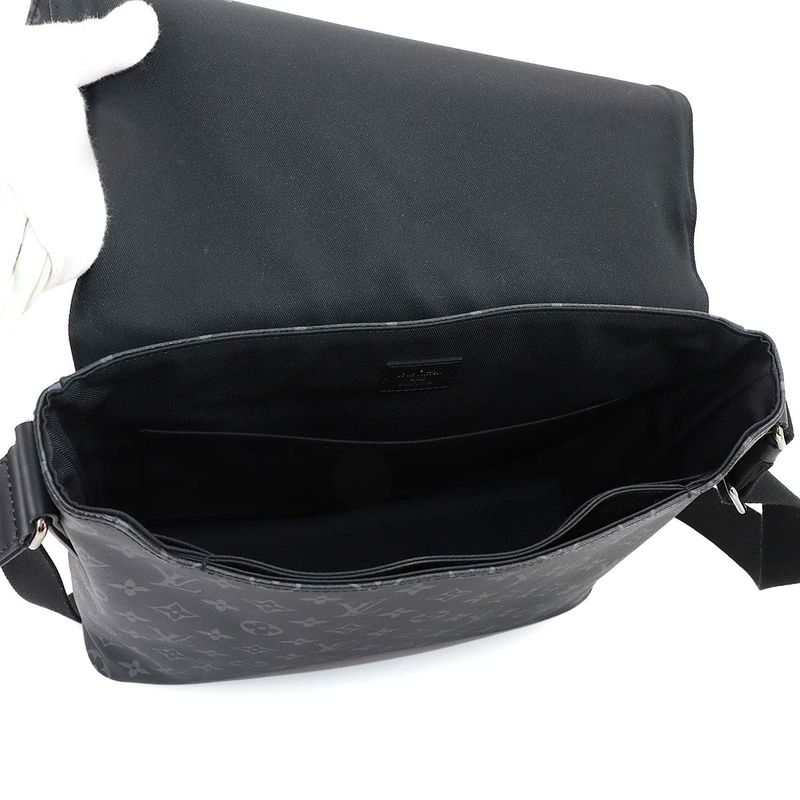 Louis Vuitton Monogram Eclipse District MM NM Shoulder Bag Black M44001 90295932