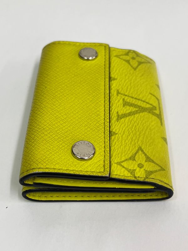 Louis Vuitton Wallet Trifold Wallet Taiga Llama Discovery Compact M67629