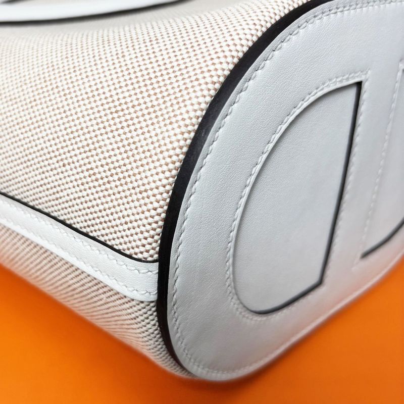 Hermes in the Loop 18 Toile Ash Veau Ecru Silver Handbag