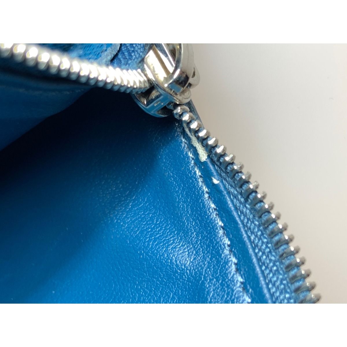 Louis Vuitton Zippy Wallet Taiga Vertical Round Long Wallet M32836 Blue