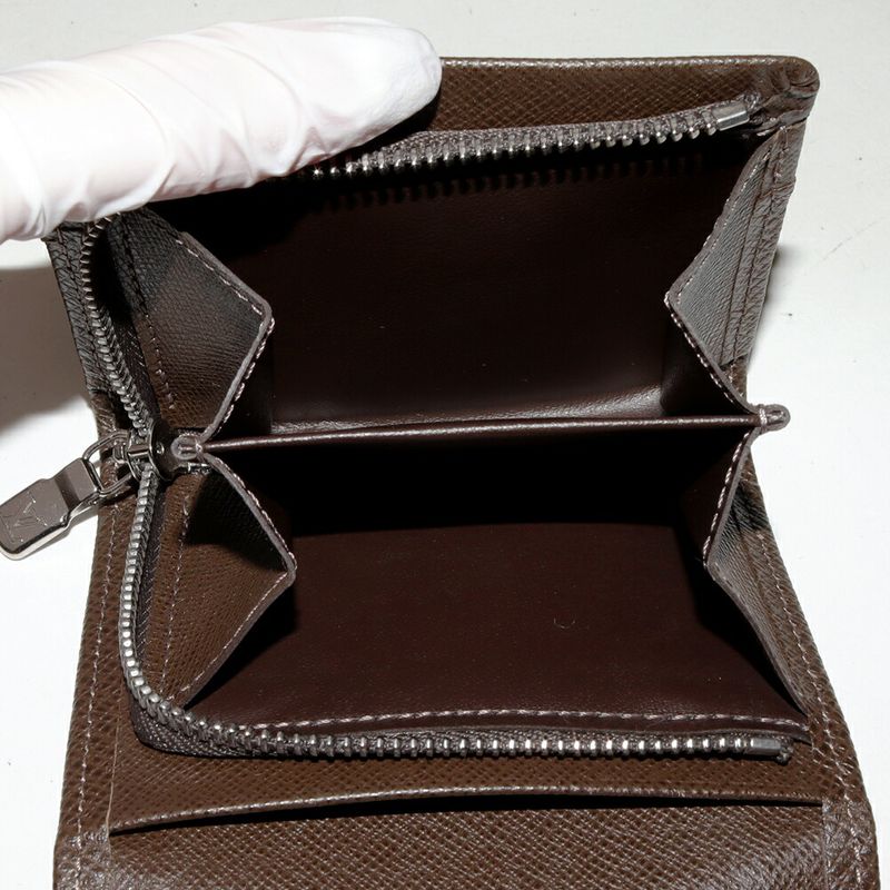 Louis Vuitton Coin Case Compact Wallet Taiga Grizzly Portmonnais Sergei M32568