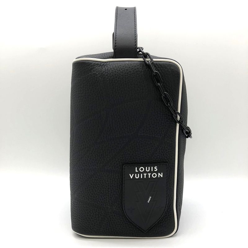 Backpack / Louis Vuitton Cloak Dop Kit 2022 FIFA World Cup Limited Edition