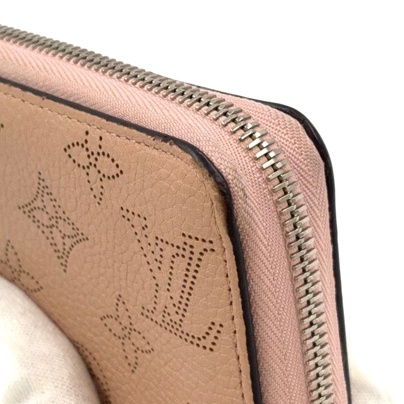 Louis Vuitton Zippy Wallet Mahina Magnolia Leather Light Pink Round Zipper Long