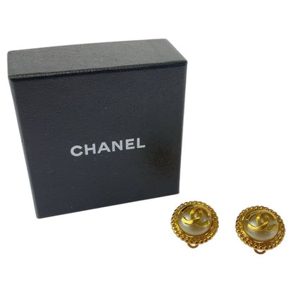 Chanel Coco Mark Faux Pearl Gold White Plated/faux Pearl Earrings Engraved 95A