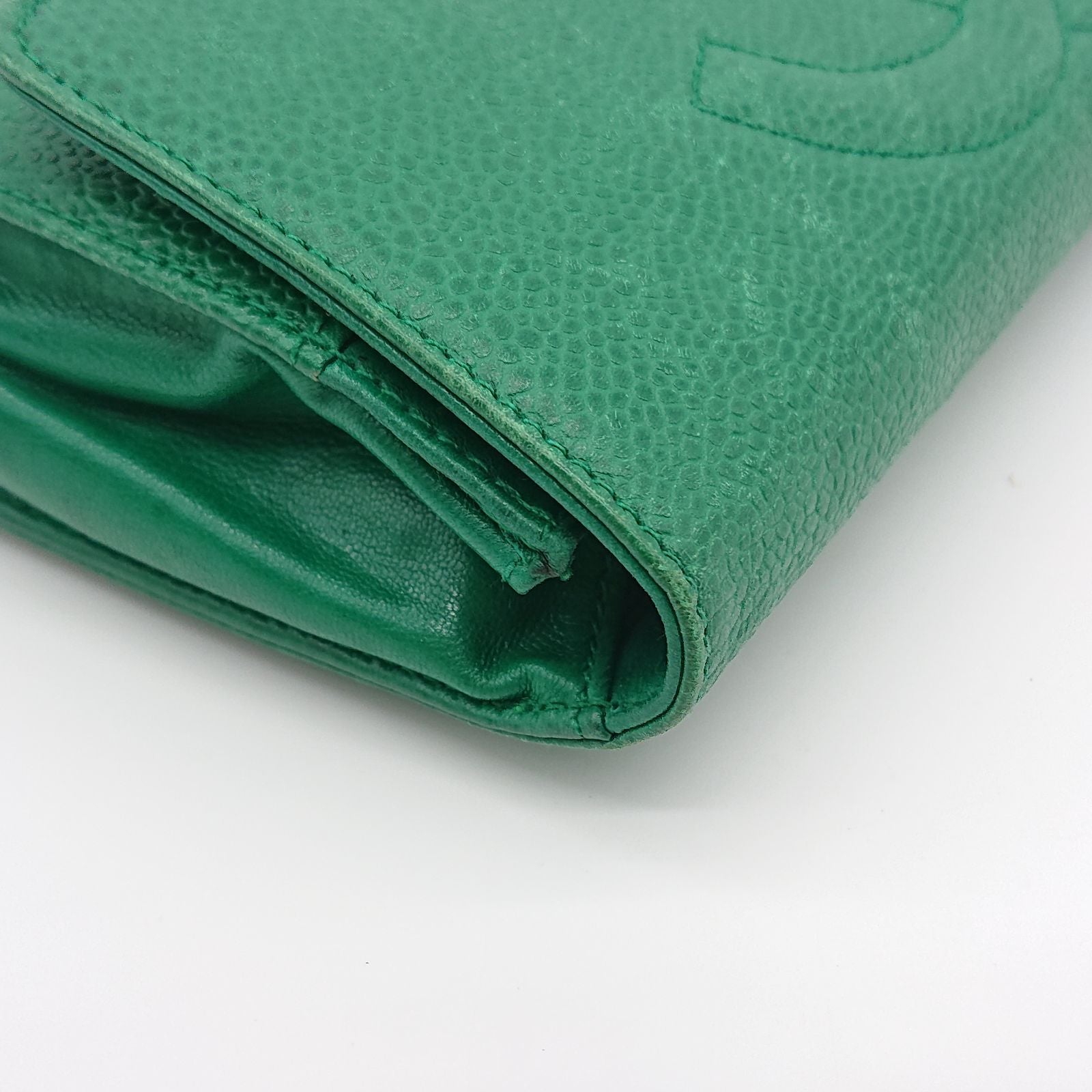 Chanel Pouch Caviar Leather Green CC Logo — view 7