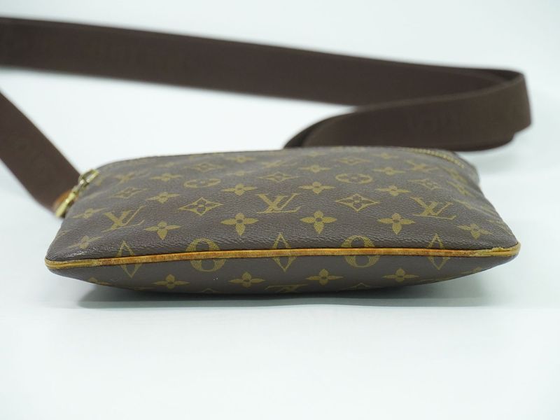 Authentic Louis Vuitton LV Pochette Valmy Monogram Shoulder Bag Pochette Brown