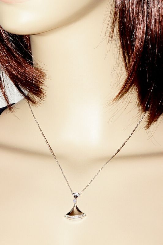 Bulgari Pendant Necklace 18K White Gold Diamond Diva Dream Pendant Necklace