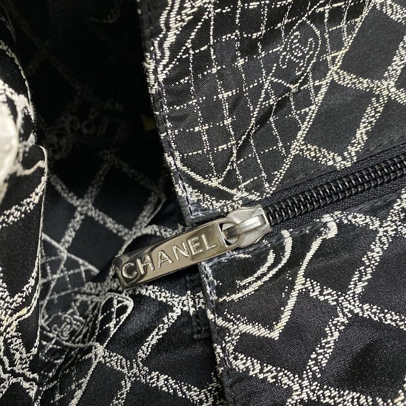 Chanel Essential Tote Ivory And Black Lambskin