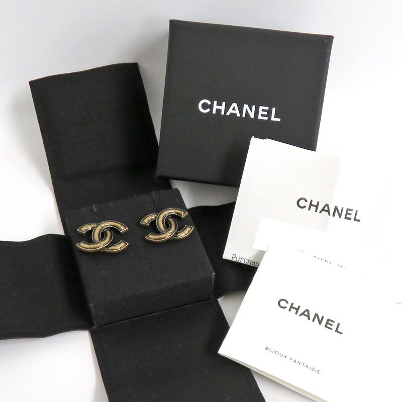 Chanel Earrings Metallic Coco Mark Abe557b18604 A24 Gold Vintage Design