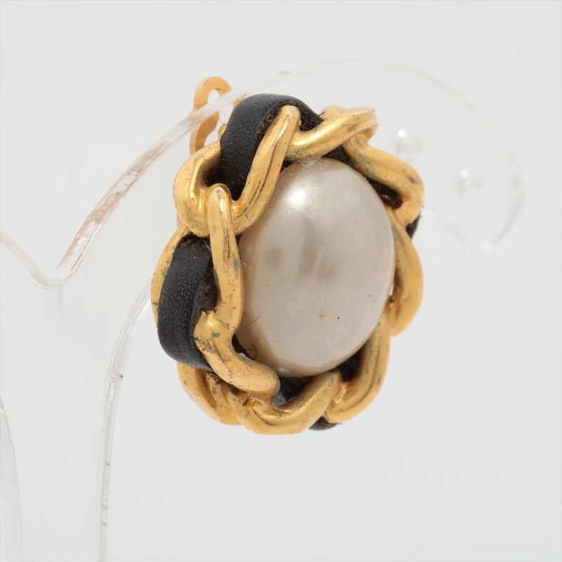 Chanel 93A Earrings (one Side Only) GP X Faux Pearl X Leather Gold Made In