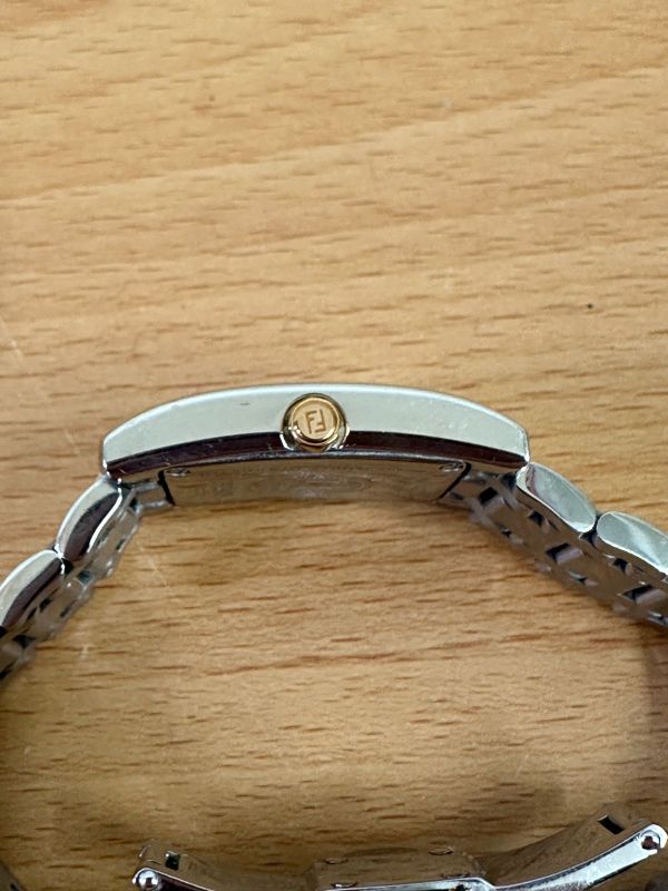 Fendi 7000l Quartz Watch Shell Dial Diamonds Working A25-2017