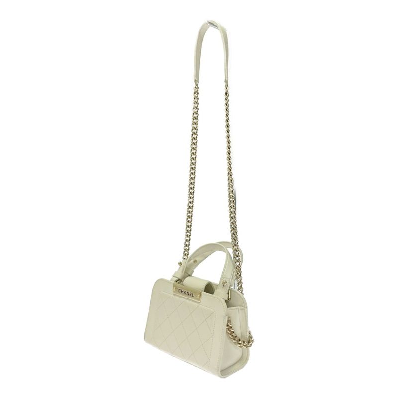 Chanel Matelasse Leather Click Label Shoulder Bag White 439887 Shoulder Bag