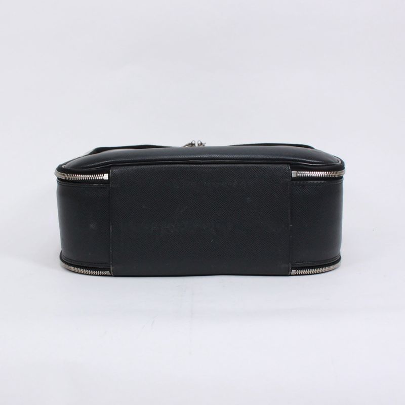 Louis Vuitton Taiga Ardoise Leather Black Shoulder Bag Silver M30762
