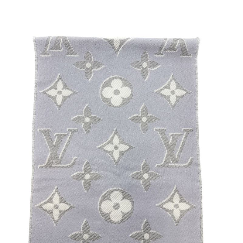 1942 Louis Vuitton Scarf LV Escential Shine M78895 Light Gray Wool Monogram
